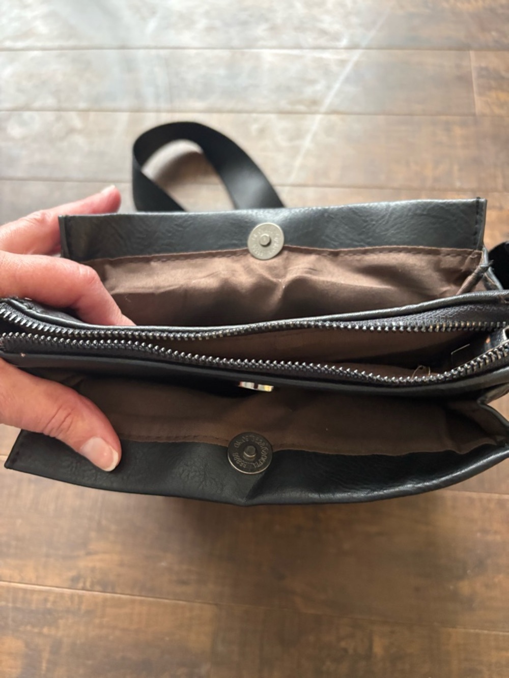Black Messenger bag - Picture 8 of 10